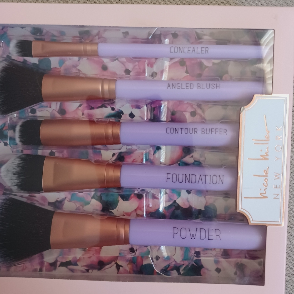 Nicole Miller MakeUp Brush Bundle - Picture 3 of 4